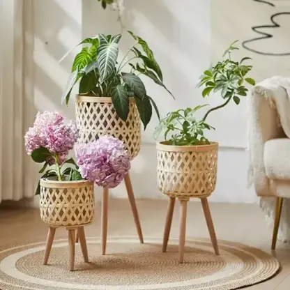 RattanBloom™ stojanové ratanové květináče