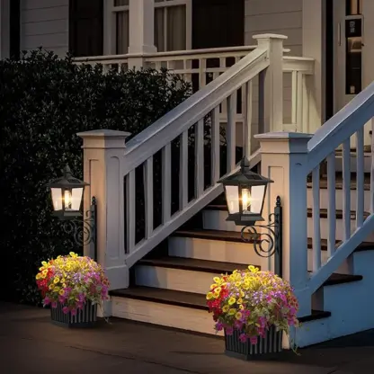 BloomLamp™ puķu pods ar saules laternu